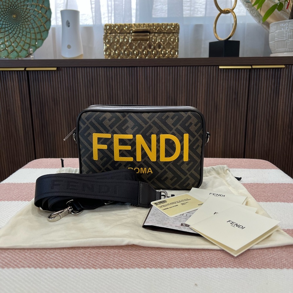 ❌❌SOLD❌❌

FENDI ROMA CAMERA BAG